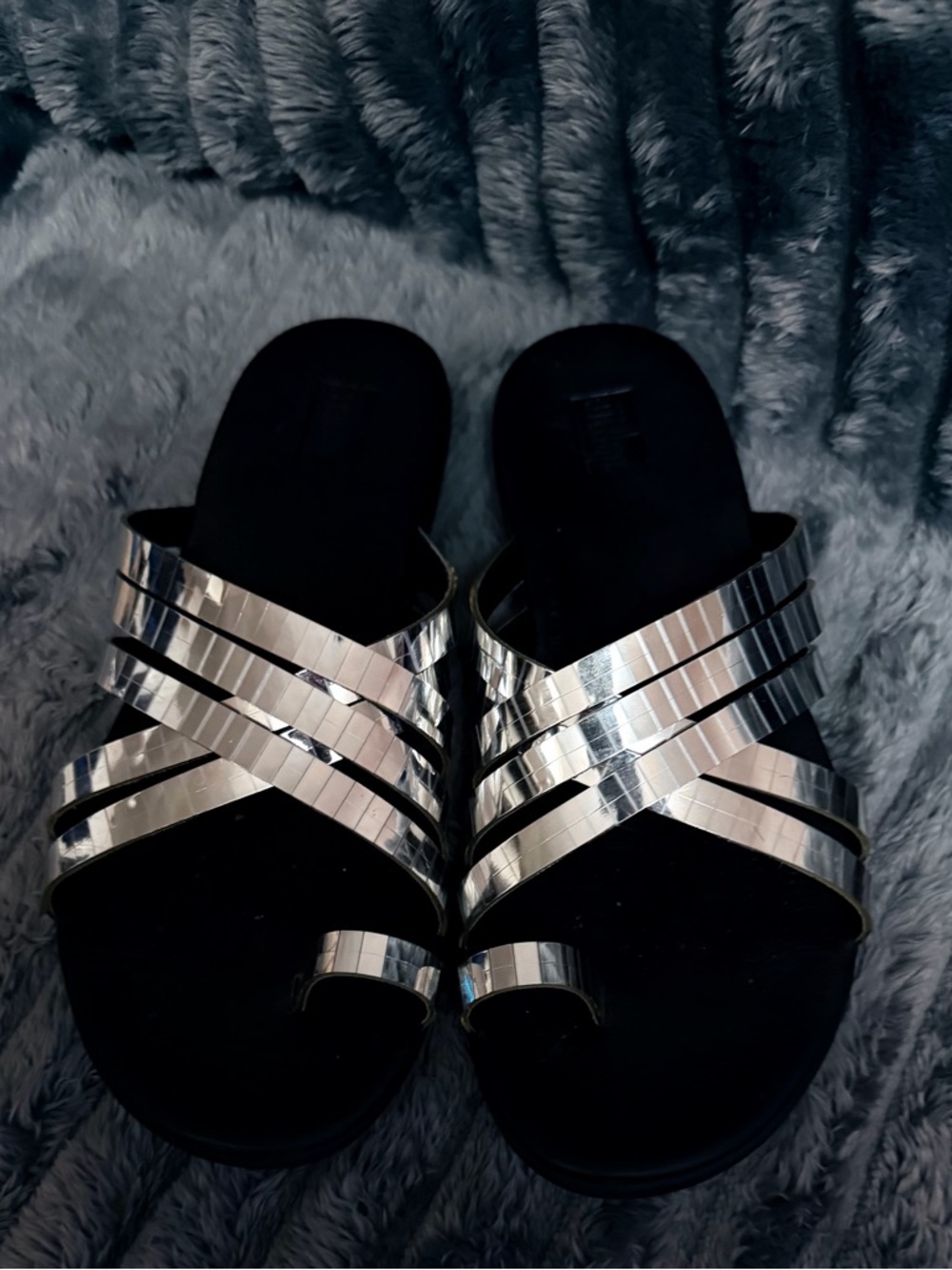 NWOT Fitflops Women’s Metallic Silver Strappy Slide Sandals